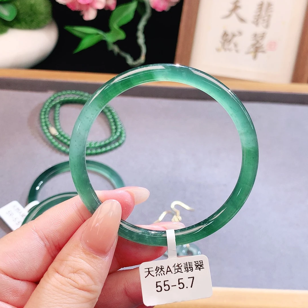 未镶嵌手镯（圆镯）翡翠