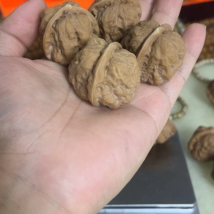 文玩核桃把件两对瑕疵练手蛤蟆头