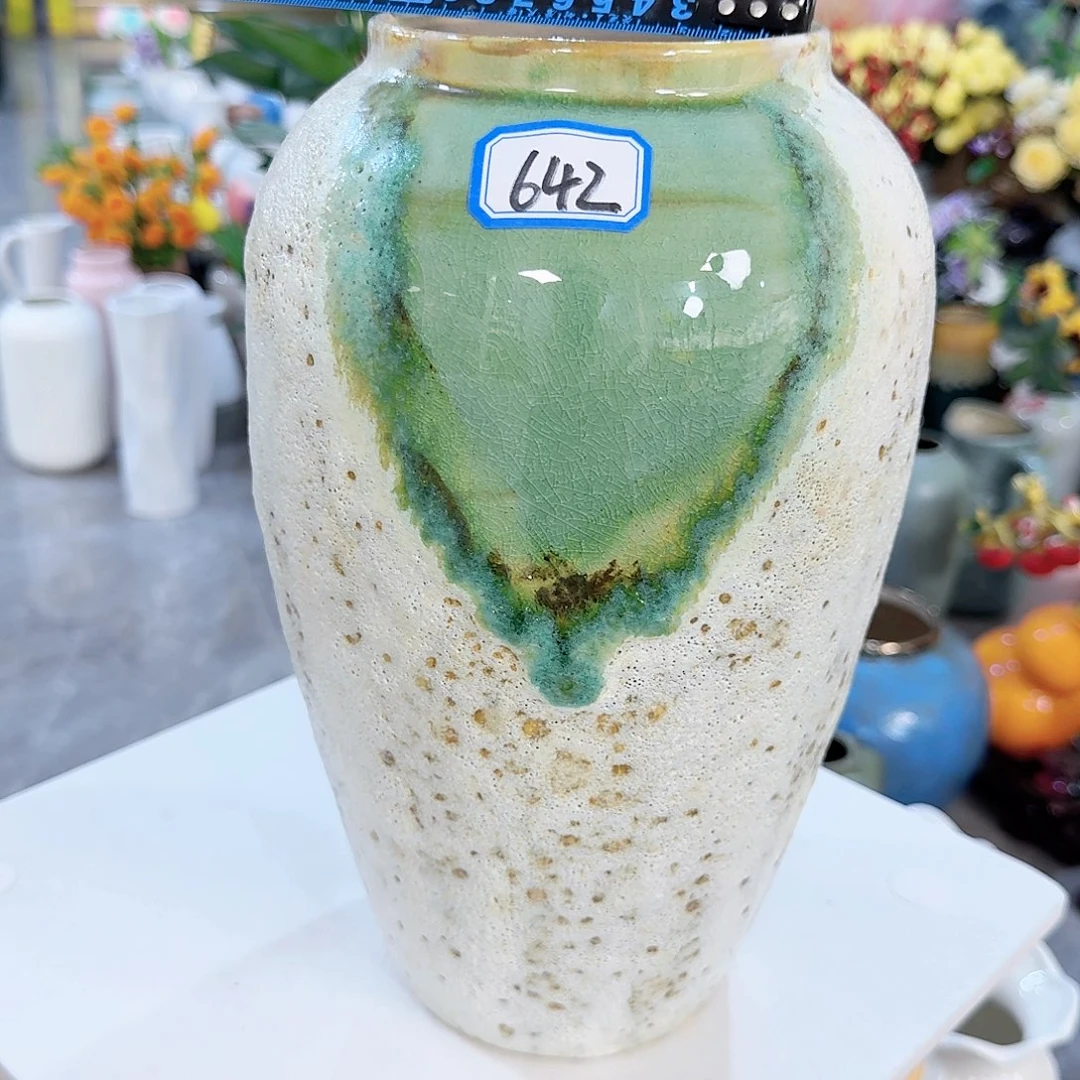 642号陶瓷高29厘米微瑕一个