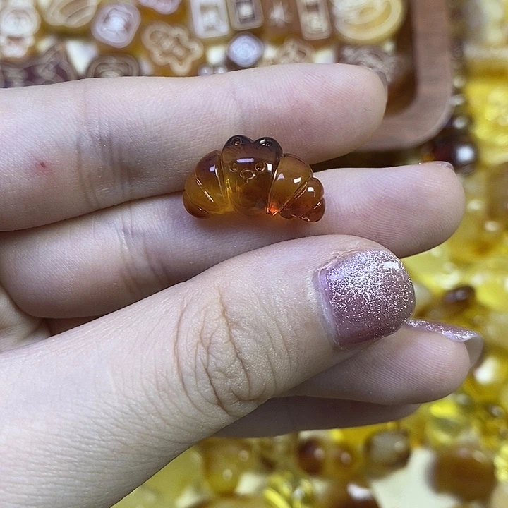 吊坠橄榄核小牛角包