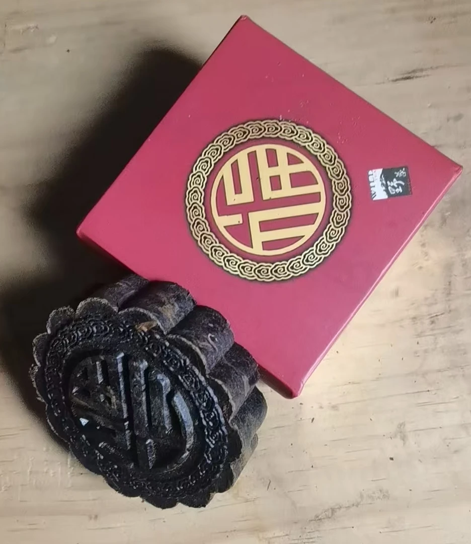 安化黑茶一花砖小圆饼2010年陈年芙蓉山荒山大叶月饼形老茶匠压制