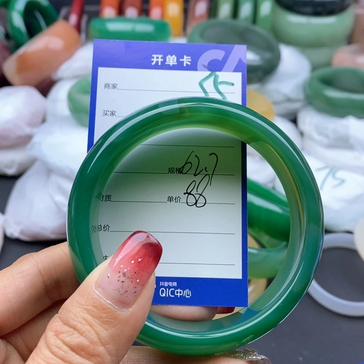 石英质玉手镯未镶嵌