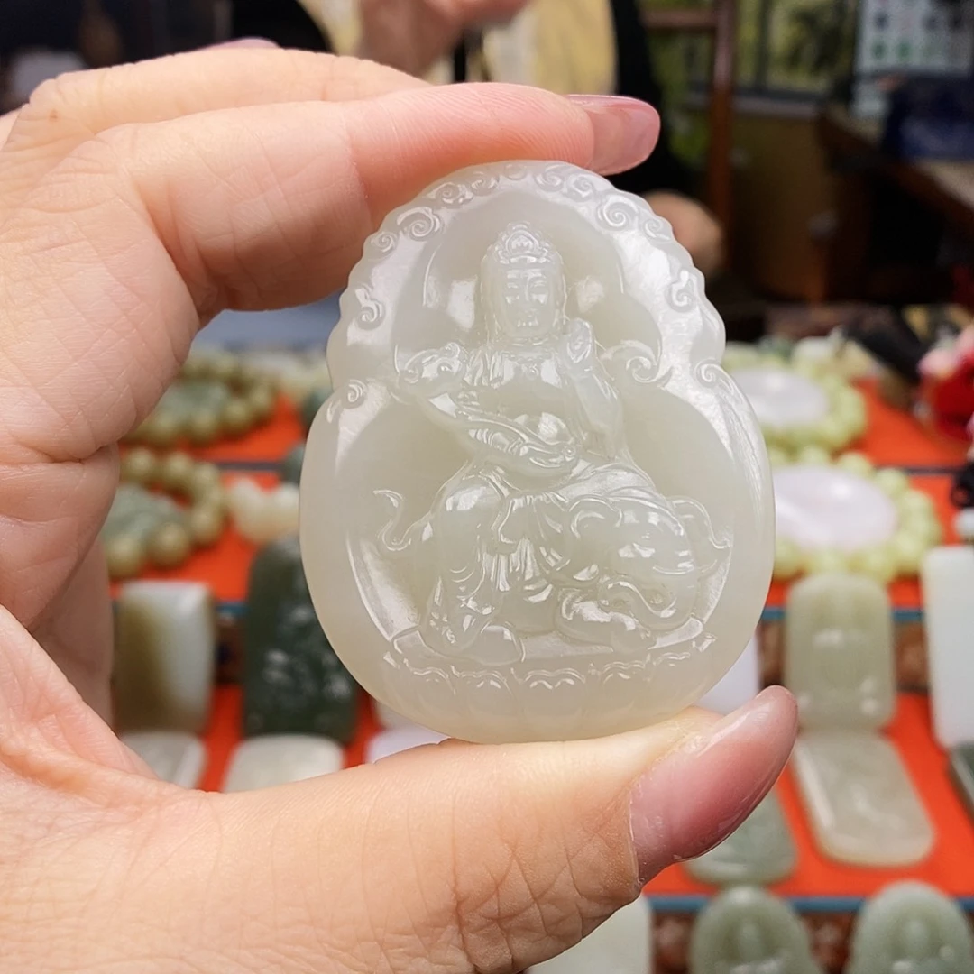 颈饰未镶嵌和田玉玩*人