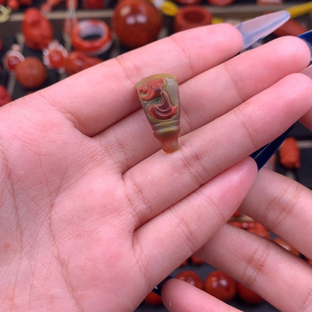 李***磊南红玛瑙未镶嵌绿皮包浆三通11+