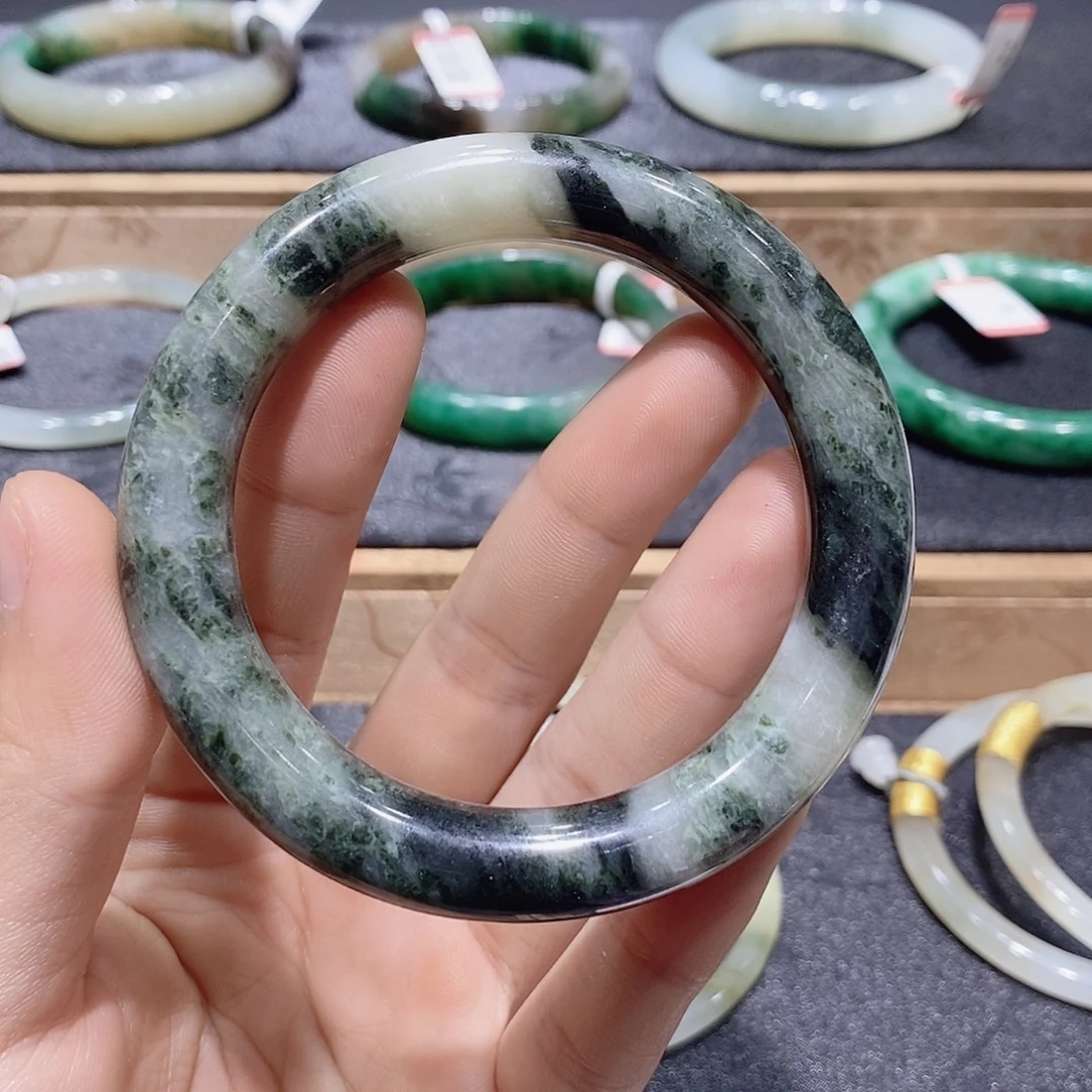 独山玉未镶嵌手镯