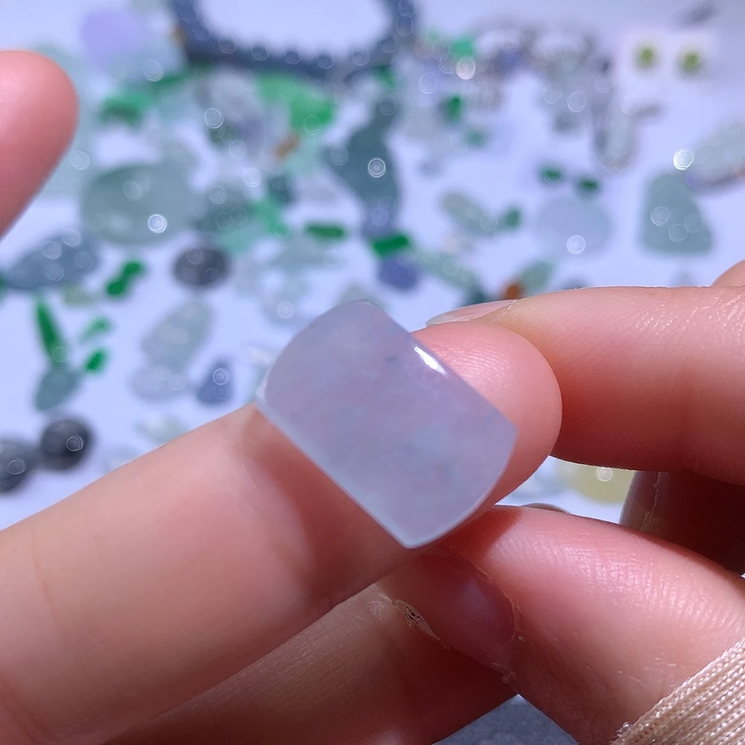 翡翠颈饰未镶嵌马鞍