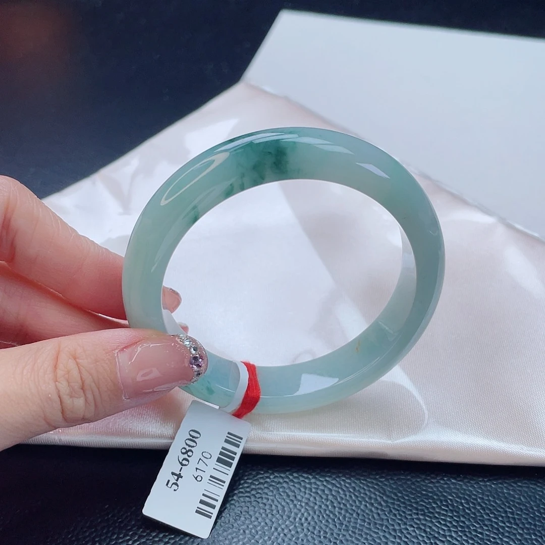 翡翠手镯未镶嵌翡翠