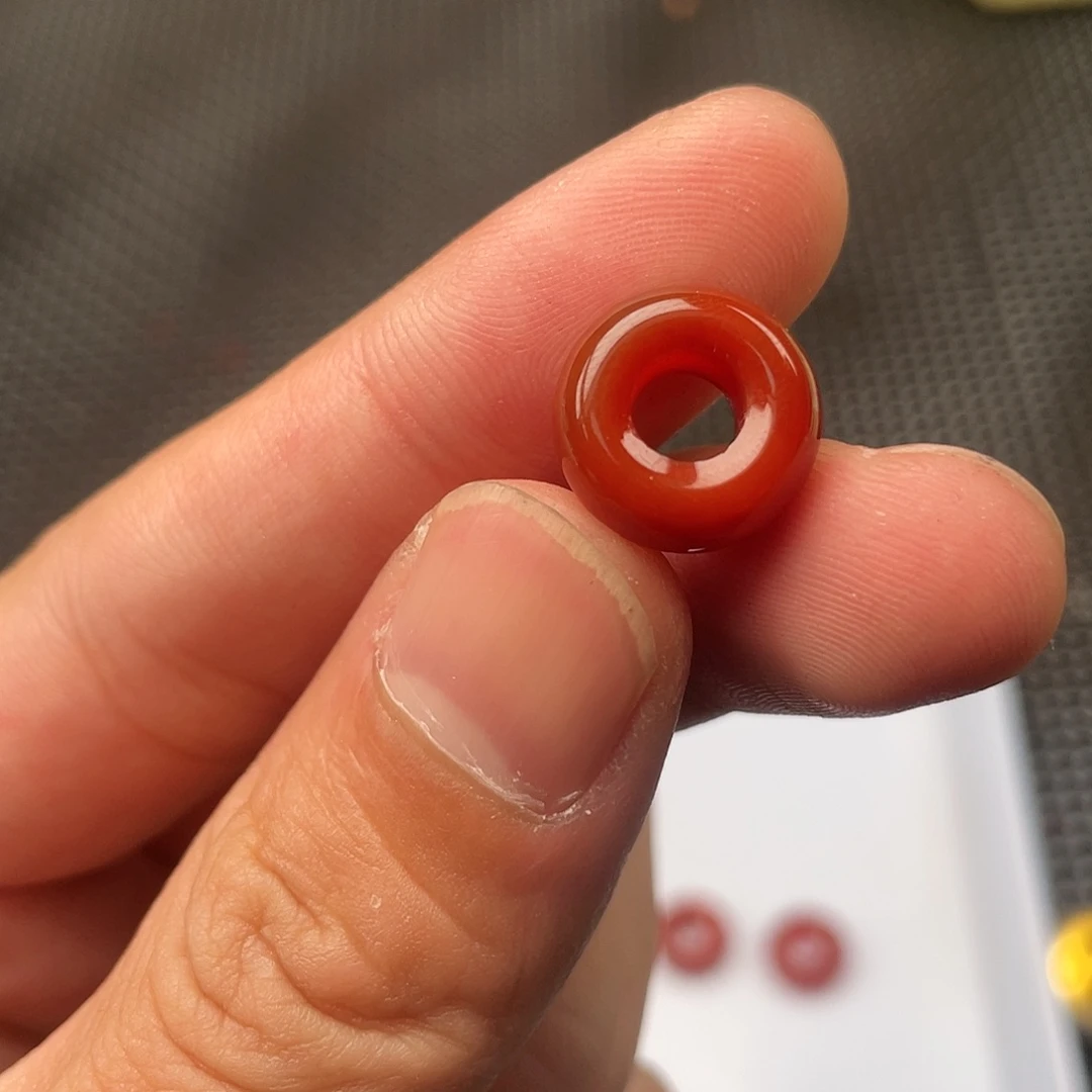 南红玛瑙8号 7*14柿子红跑环圈一颗未镶嵌