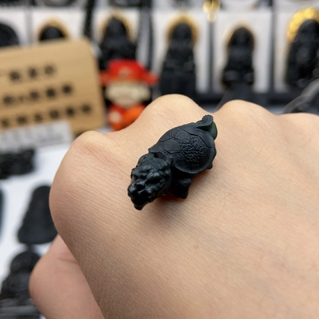 翡翠未镶嵌颈饰龙龟
