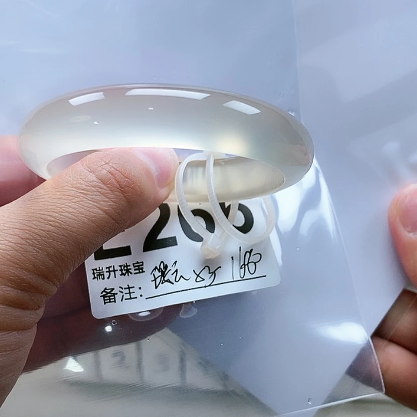 【闪购商品】玛瑙/玉髓手镯未镶嵌璎*