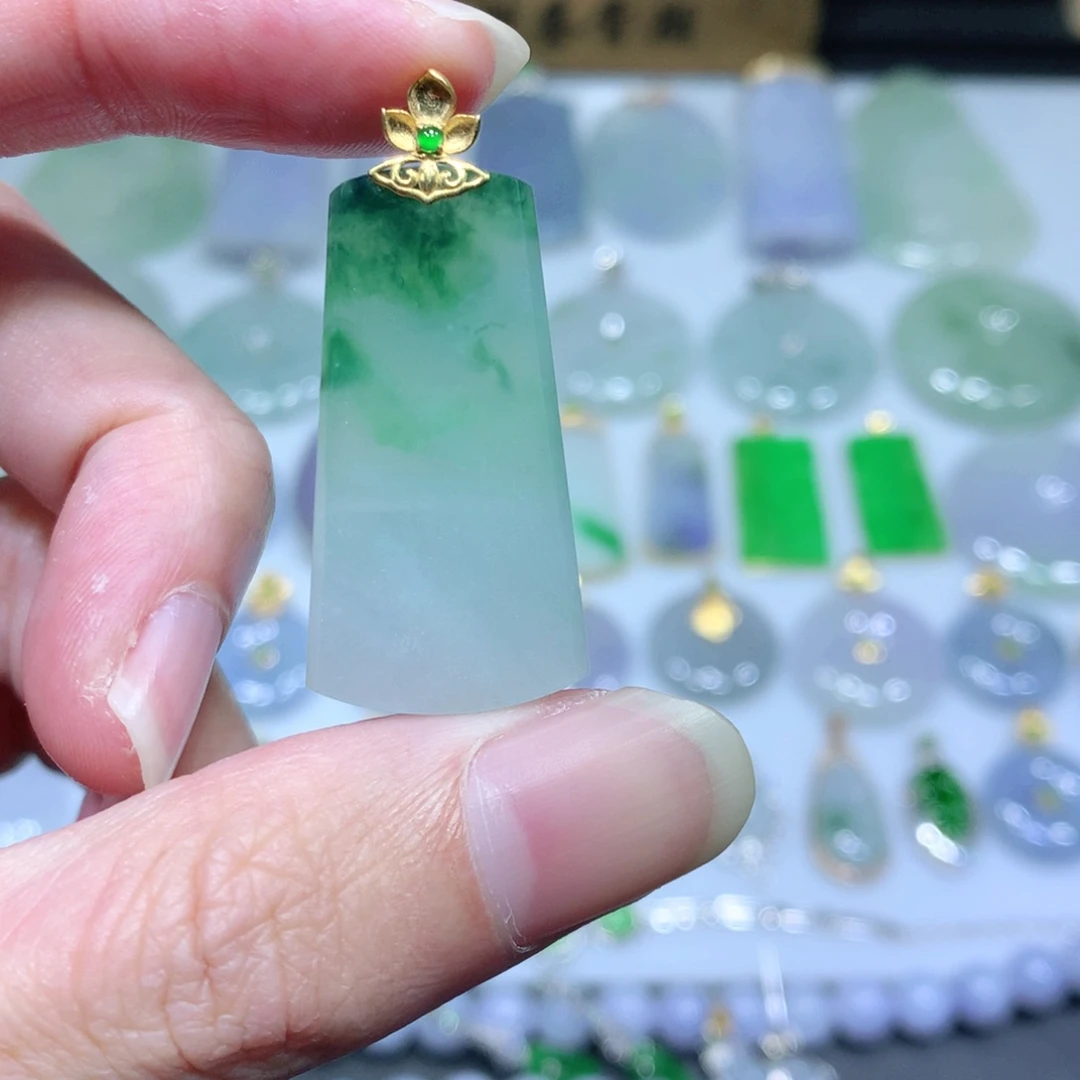 翡翠吊坠(不含链)18K金镶嵌