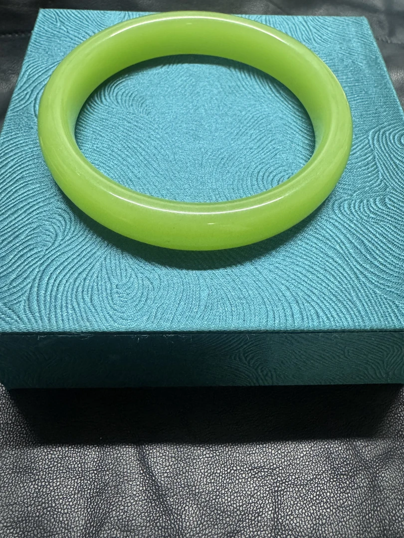 【元明珠宝铺】天然和田玉青苹果绿手镯A07