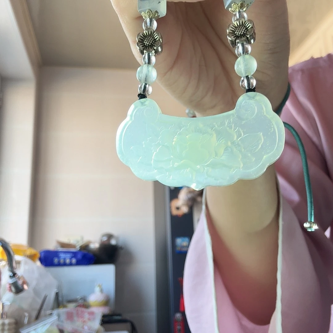 蛇纹石玉莲花如意锁未镶嵌