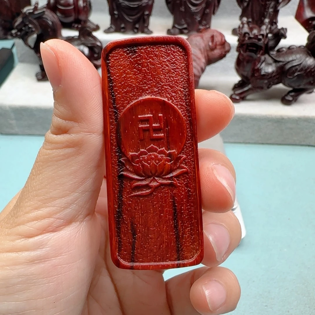 小叶紫檀把件六字真言