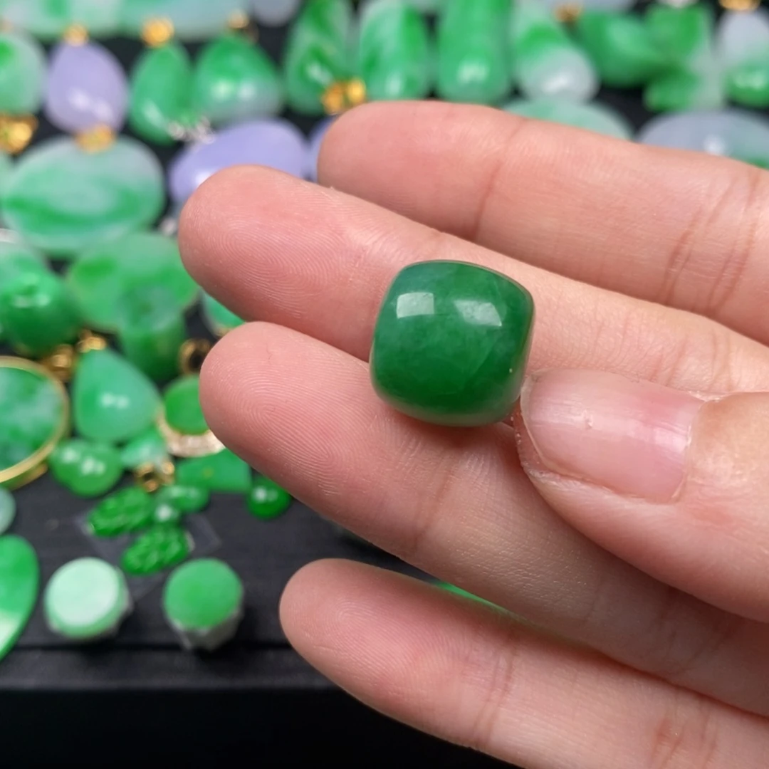 核***心翡翠未镶嵌颈饰翡翠