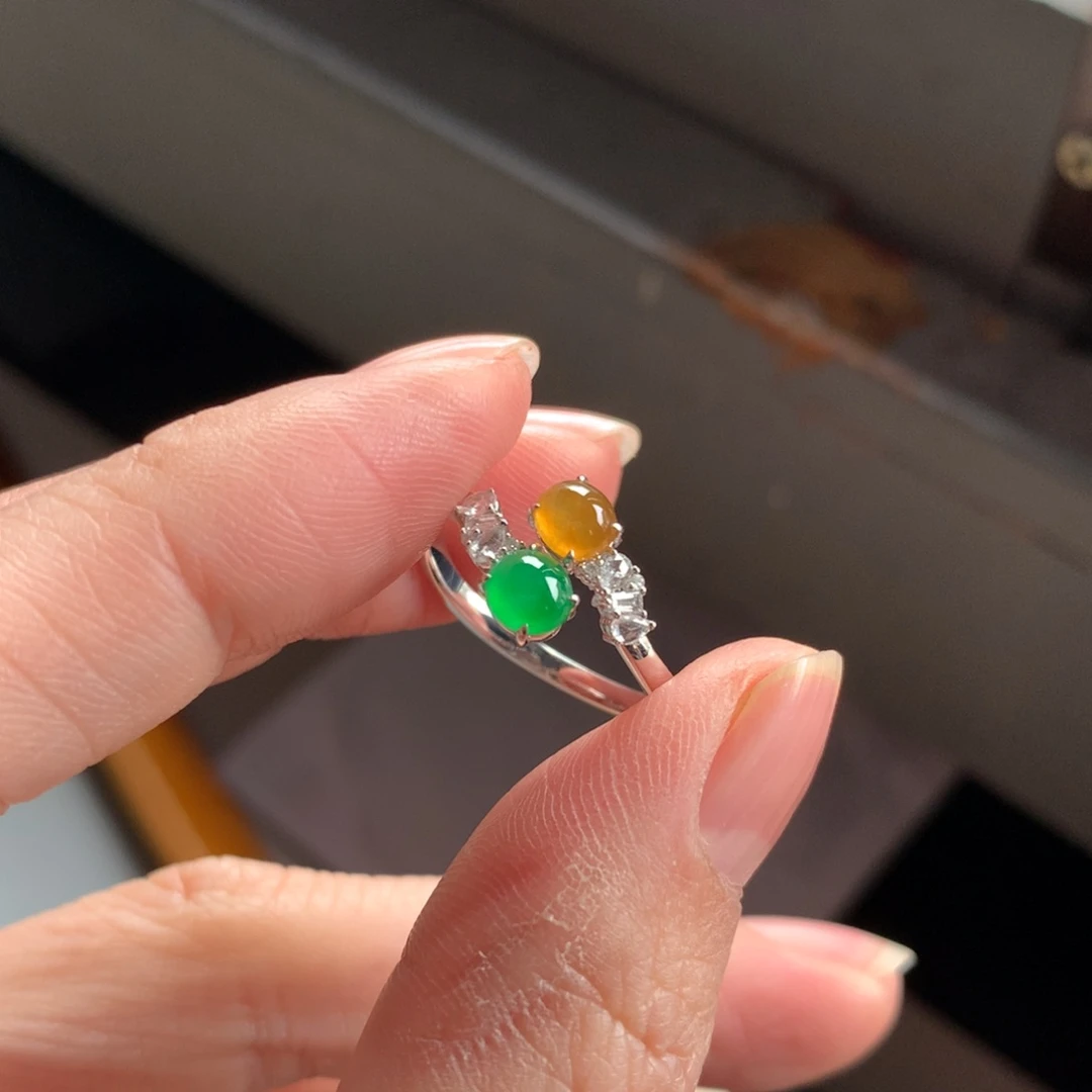 翡翠颈饰18K金镶嵌天然缅甸翡翠戒指