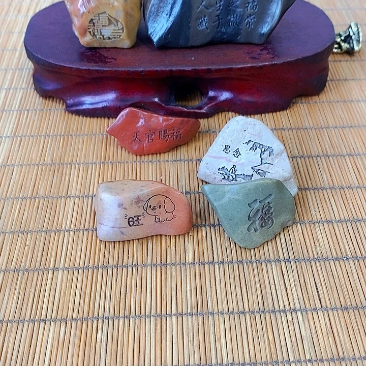 贪***玩原石雕刻工艺品手把摆件