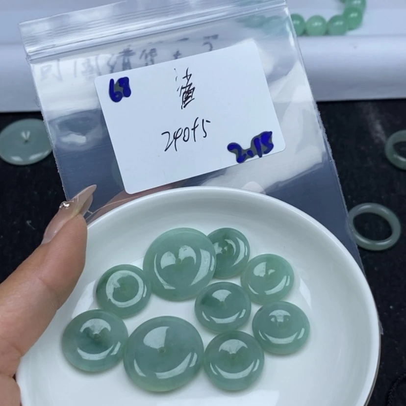 【闪购商品】翡翠颈饰未镶嵌鯊***?