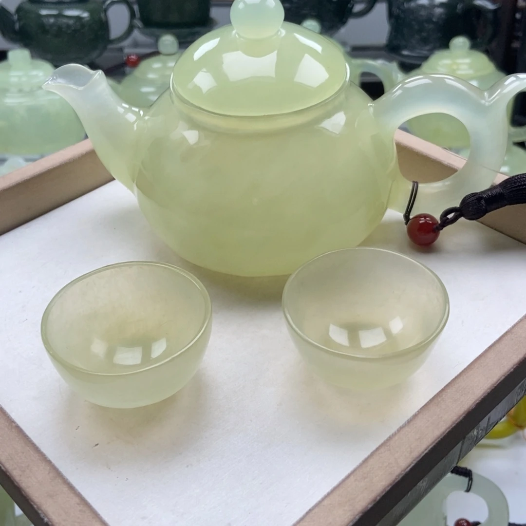 用***5蛇纹石玉未镶嵌壶