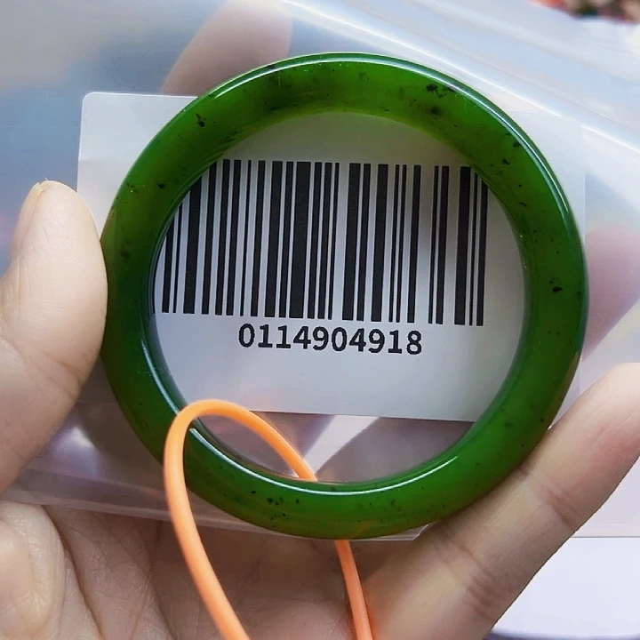 蜡***糖和田玉未镶嵌手镯包容