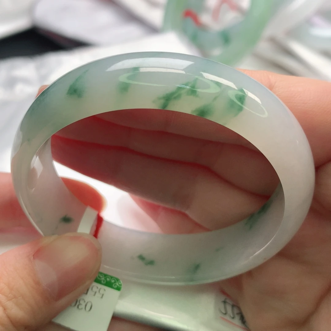 翡翠未镶嵌手镯55贵妃