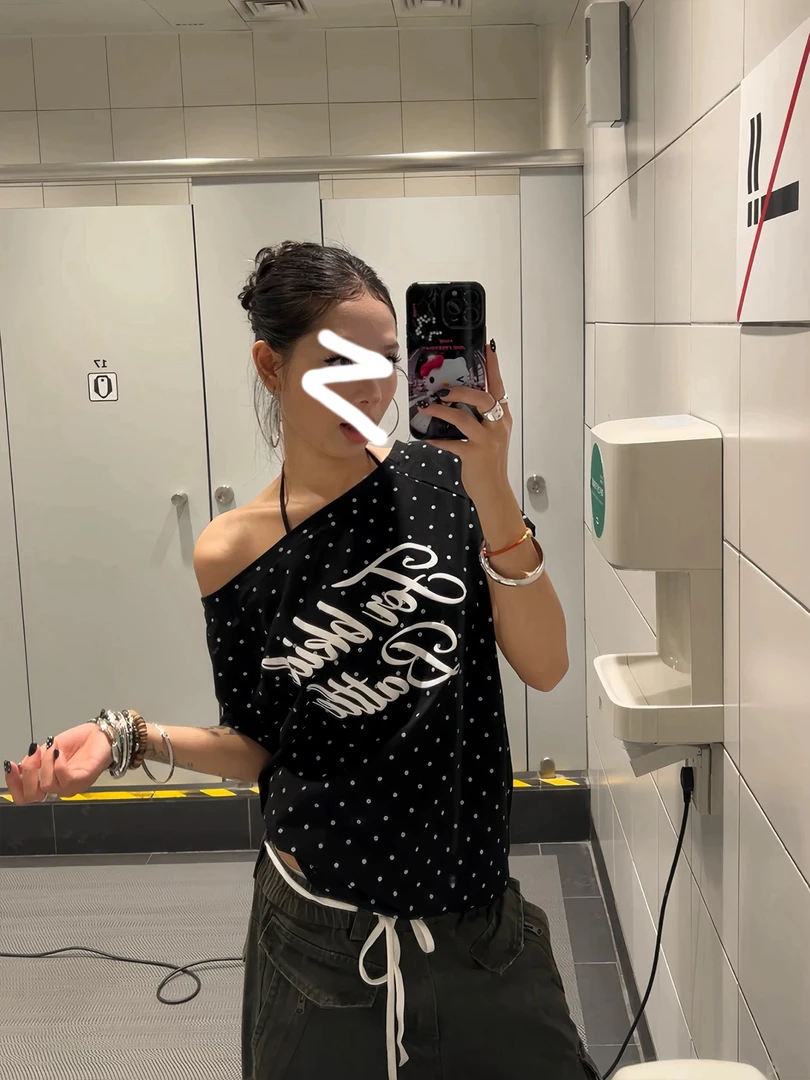 花生酱 美式复古波点字母斜肩辣妹短袖设计上衣女