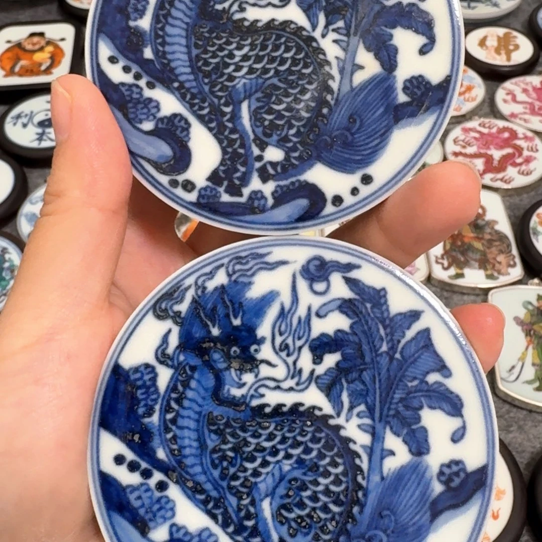 闫***松瓷片青花麒麟杯垫二个