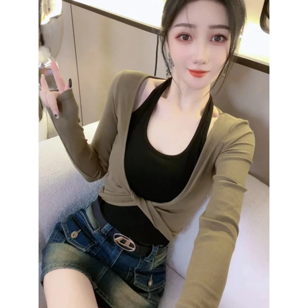 奥莱撤柜出游服装女挂脖拼接连衣短款长袖显瘦小众新款通勤甜辣风