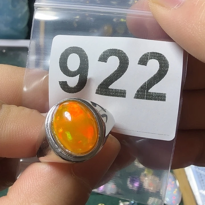 俊***介欧泊银S925镶嵌戒指