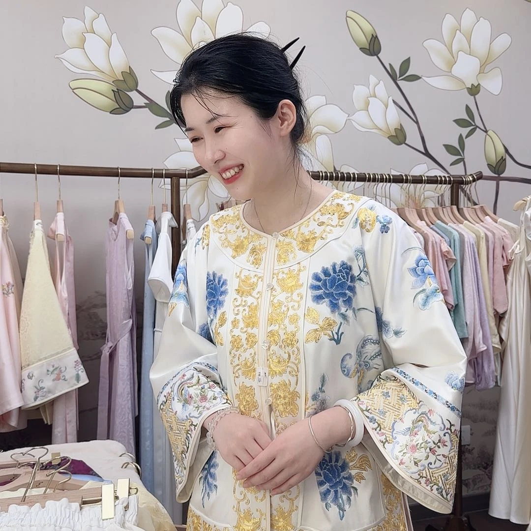 刺绣苏州真丝衣服