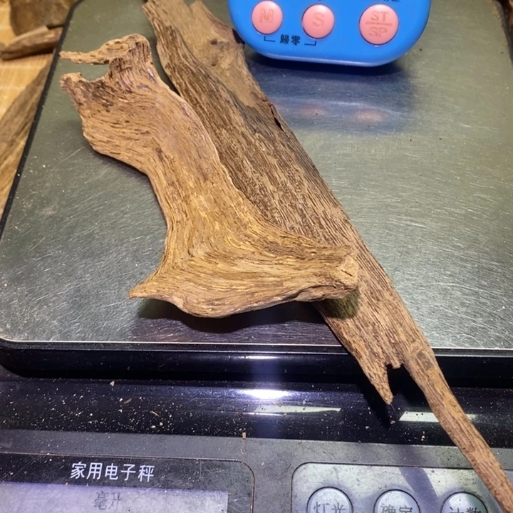 W***g沉香碎屑沉香越南