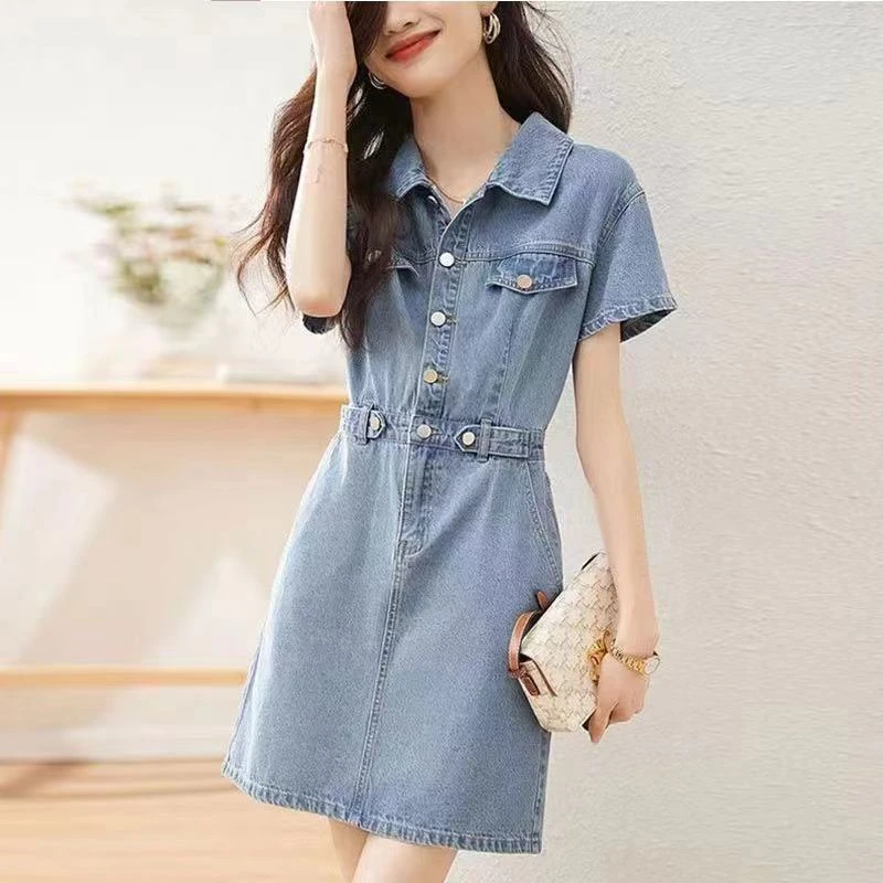 浅色牛仔连衣裙女2025夏季新款设计感收腰显瘦复古POLO领连体裙子