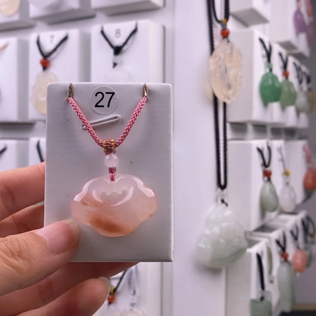 石英质玉未镶嵌颈饰干****毛