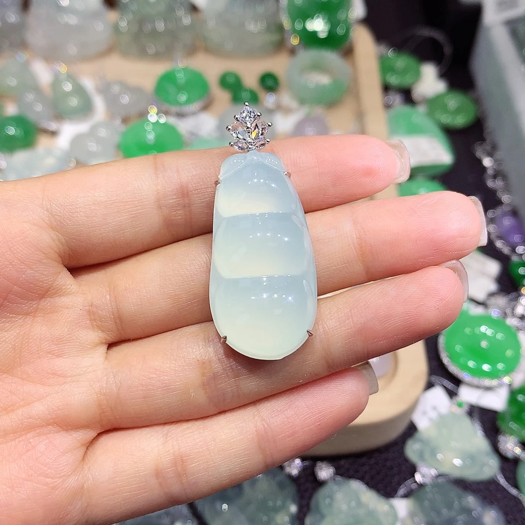 翡翠18K金镶嵌颈饰豆子