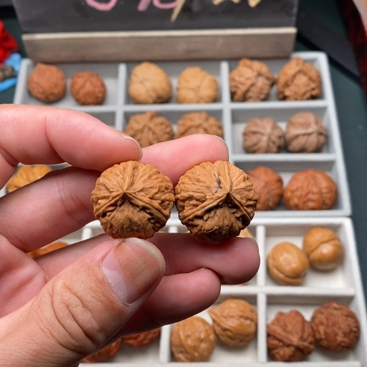 文玩核桃把件秋三棱