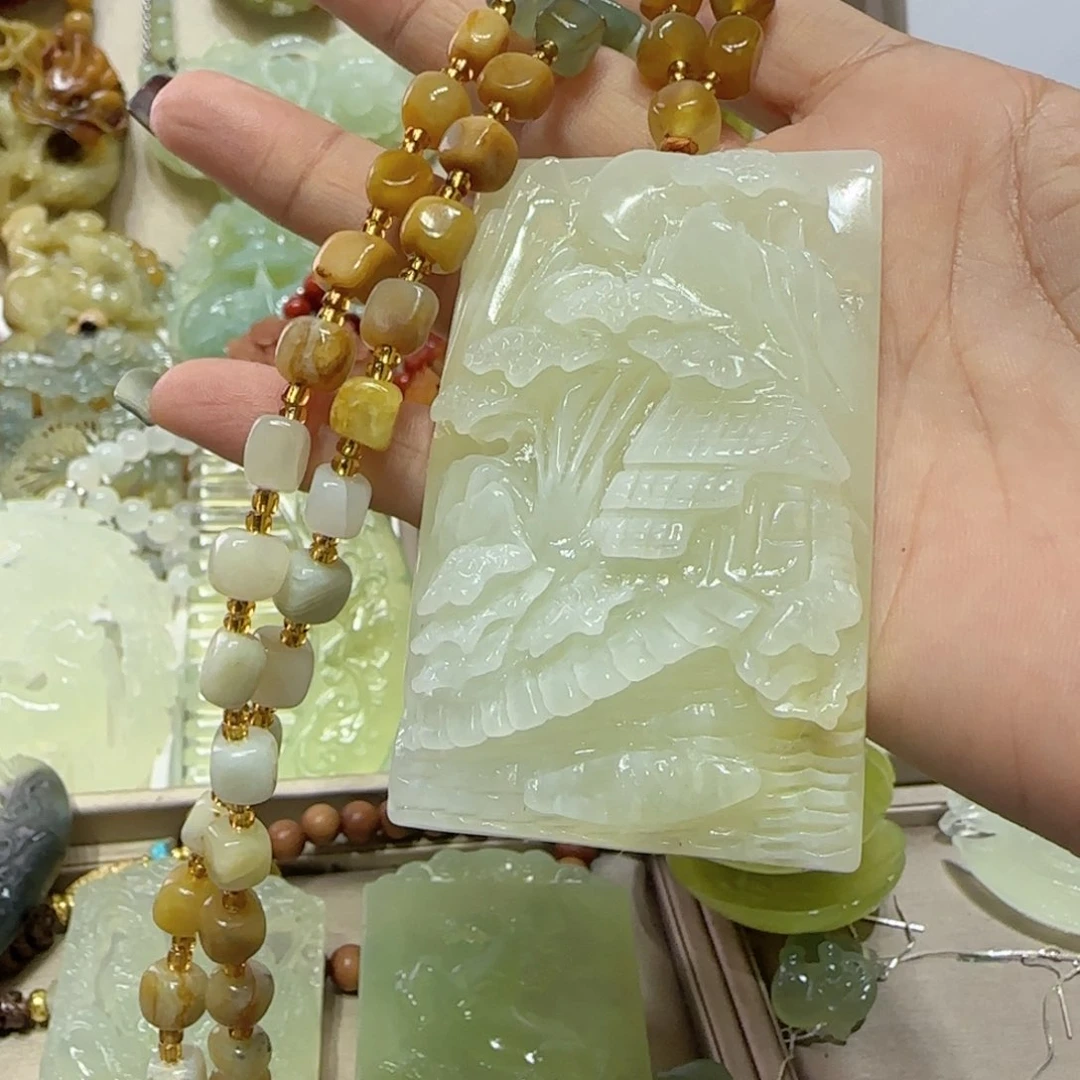 未镶嵌蛇纹石玉吊坠