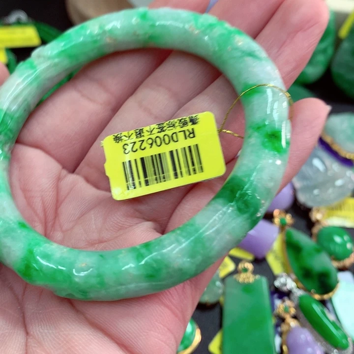 秀***姐翡翠未镶嵌吊坠(不含链)