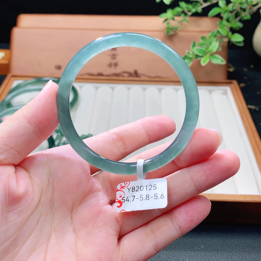 翡翠未镶嵌手镯（圆镯）