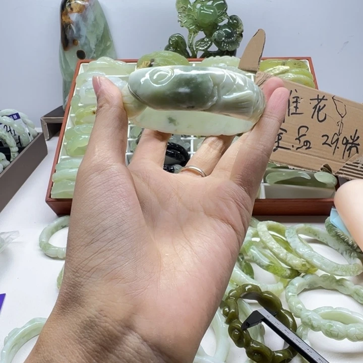 虾****蛇纹石玉未镶嵌手镯