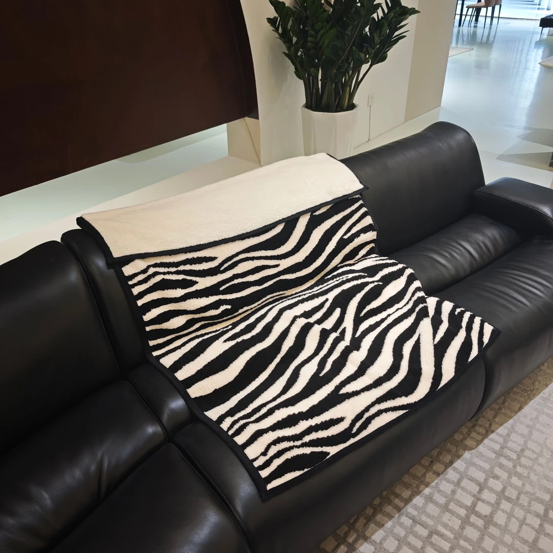斑马纹夏季休闲家居双层沙发午睡盖毯柔软亲肤办公室毛毯行车毛毯