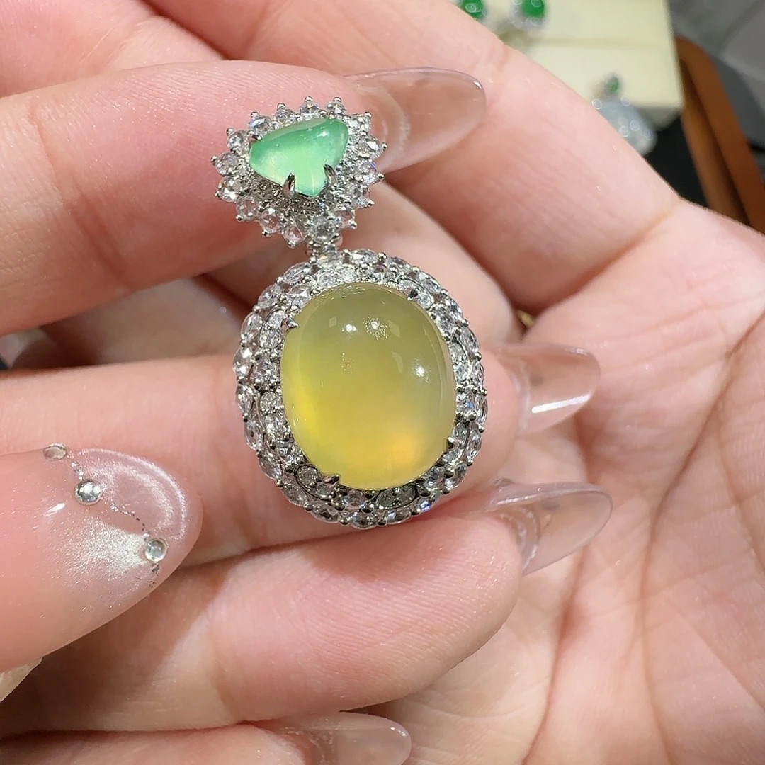 【闪购商品】颈饰18K金镶嵌翡翠