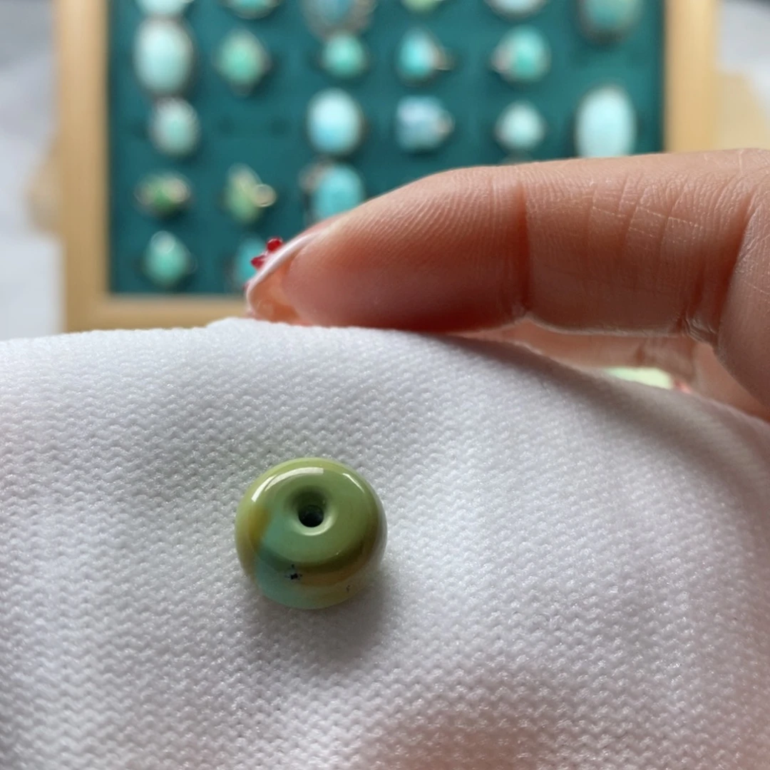 绿松石颈饰未镶嵌