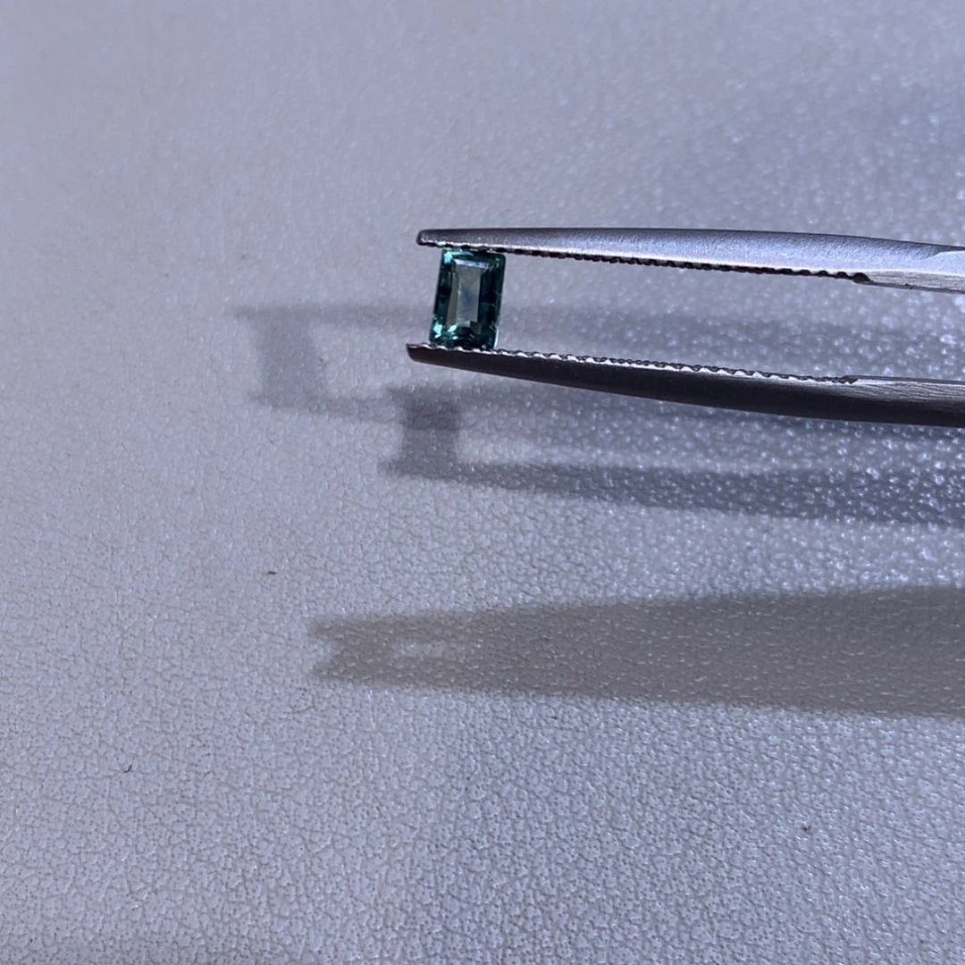 蓝宝石裸石3.2×4.7