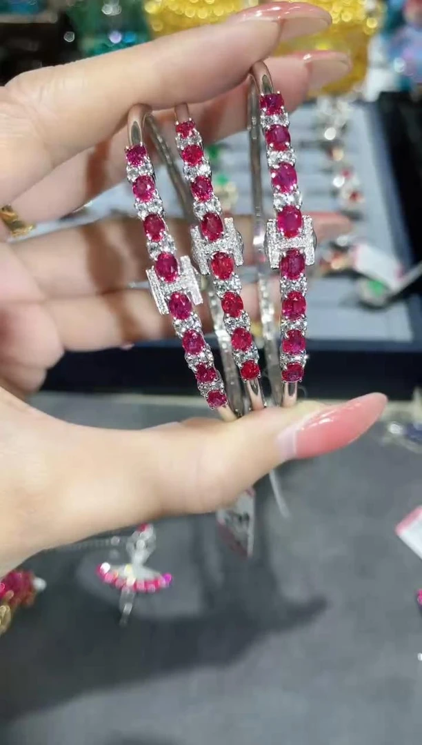 18K金镶嵌天然无烧红宝石手镯H款 多样性发其一 K白