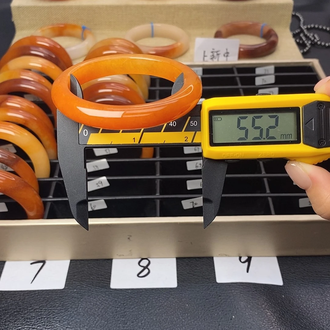 未镶嵌石英质玉（黄龙玉）手镯58号