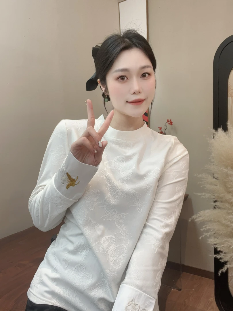 【琳琅小衫】 早春半高领刺绣新中式打底简约显瘦女时尚气质上衣