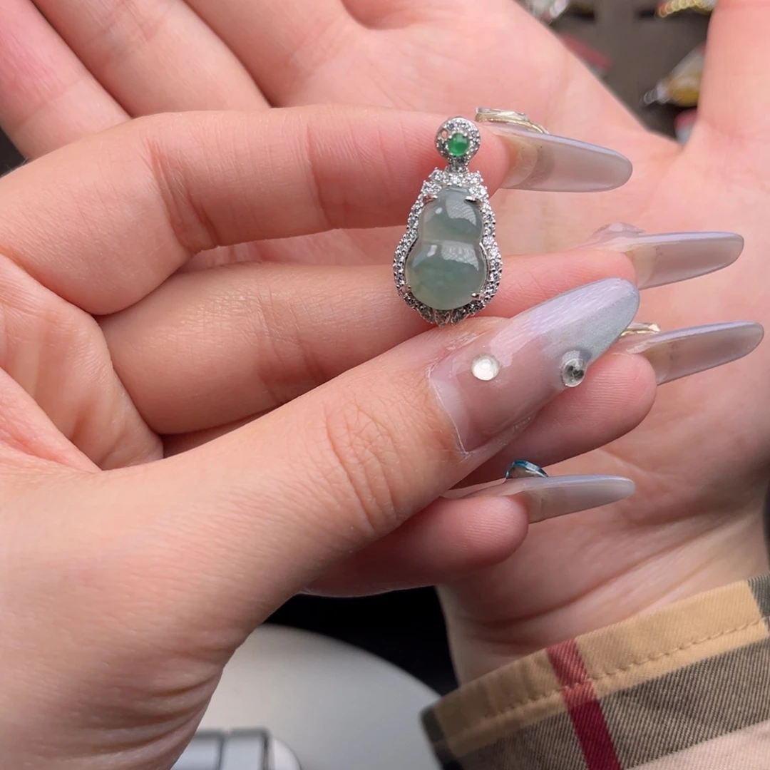 翡翠颈饰银S925镶嵌6665555