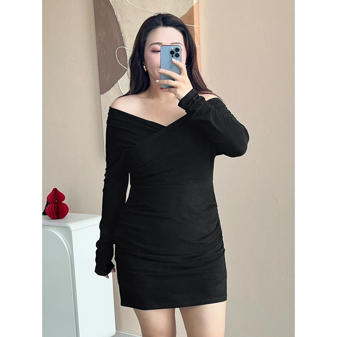 MsShe大码女装2025新款纯欲辣妹V领褶皱包臀针织连衣裙S2412006