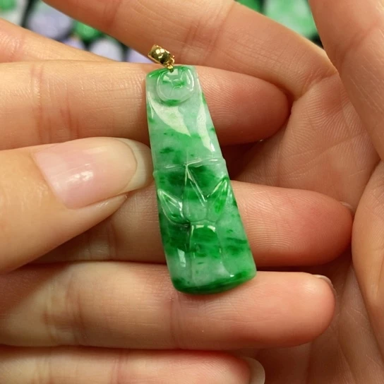 颈饰未镶嵌翡翠吊坠