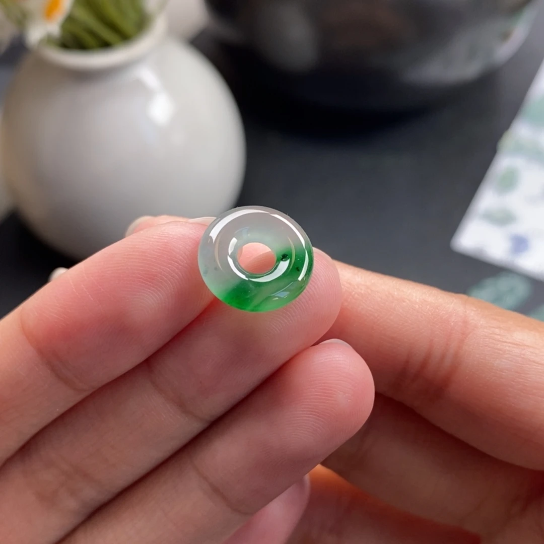 翡翠裸石冰晴甜甜圈